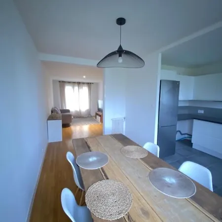 Very Bright And Quiet Cocoon Near Downtown *